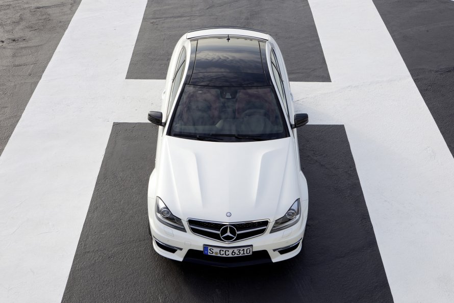 Mercedes Benz c63 2012 сверху