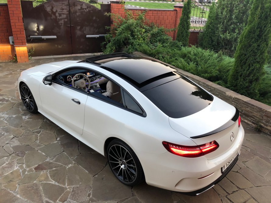 Mercedes e200 Coupe с панорамной крышей