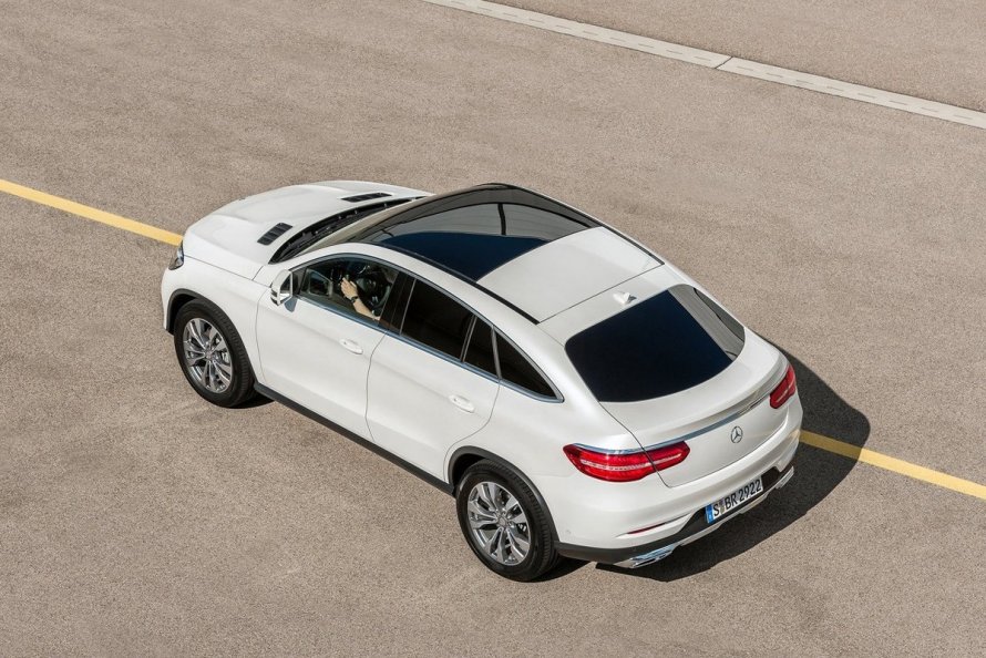 Mercedes-Benz GLA С панорамной крышей