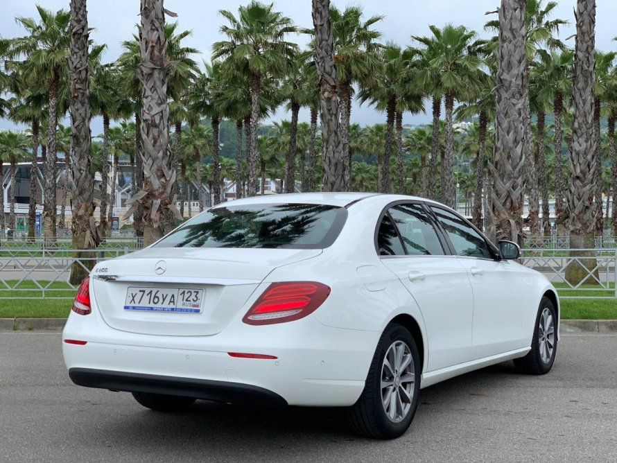 Мерседес e200 седан