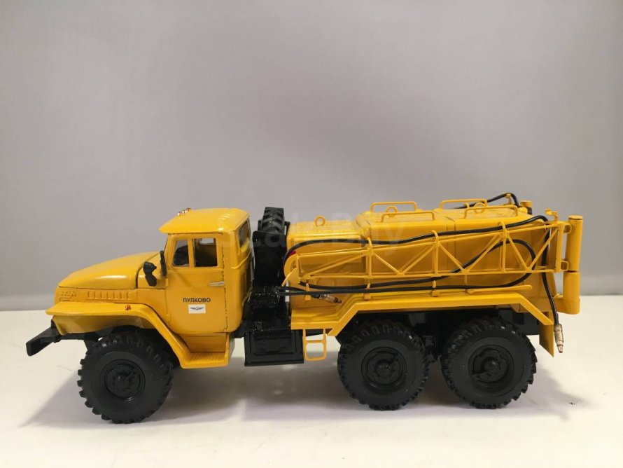 Kitty Hawk 1/48 Урал-4320