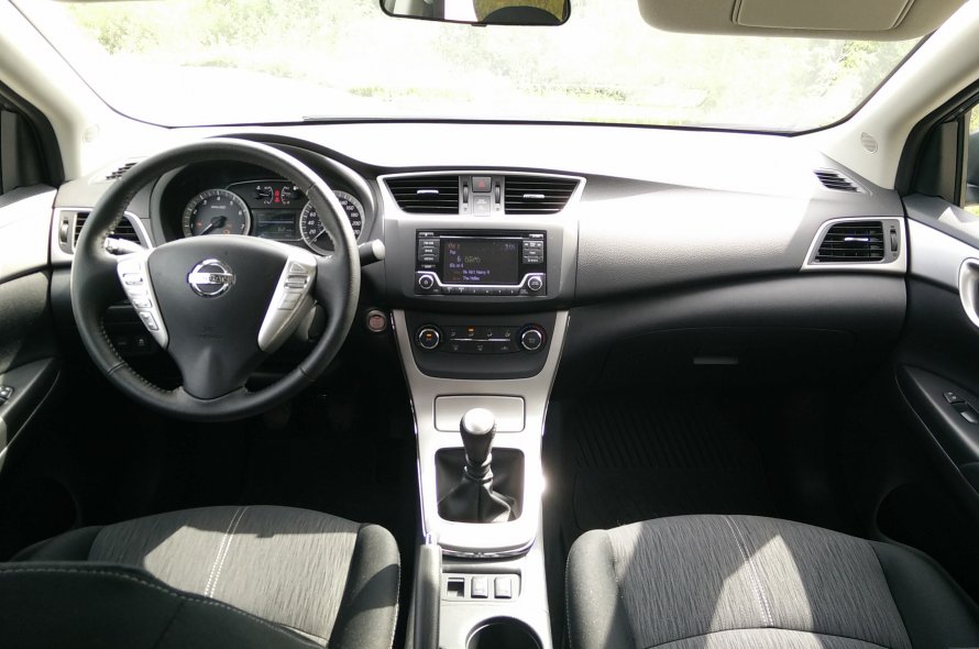 Nissan Sentra VII b17 салон
