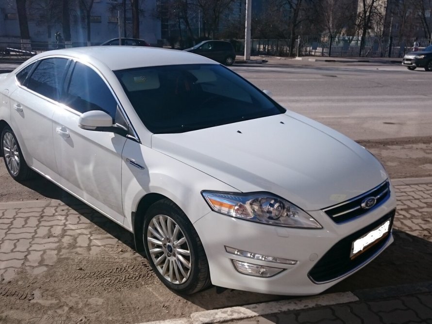 Ford Mondeo 2012 белый