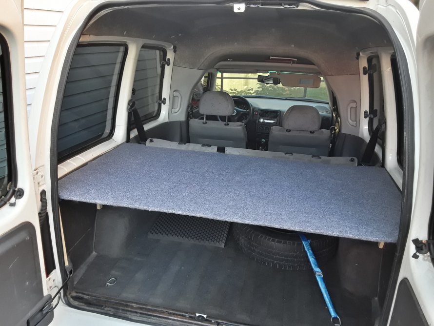VW Caddy 2010 багажник