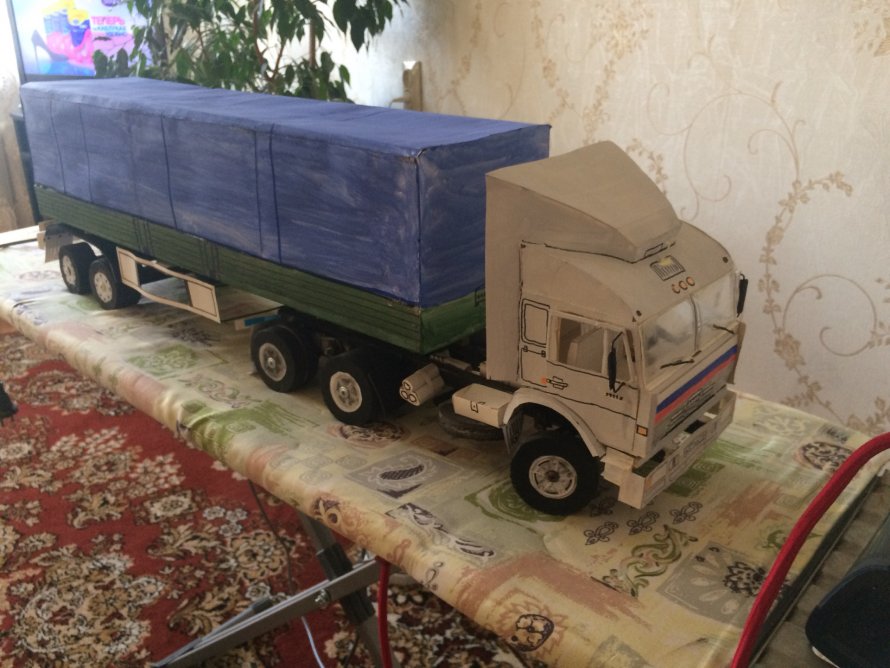 КАМАЗ 54115 из картона
