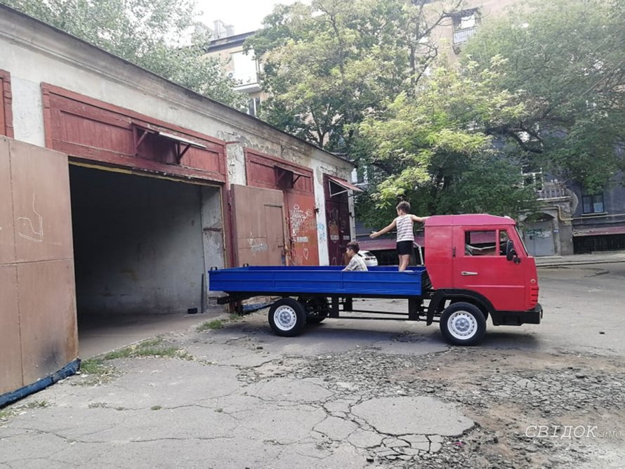 Миниатюрный электро КАМАЗ