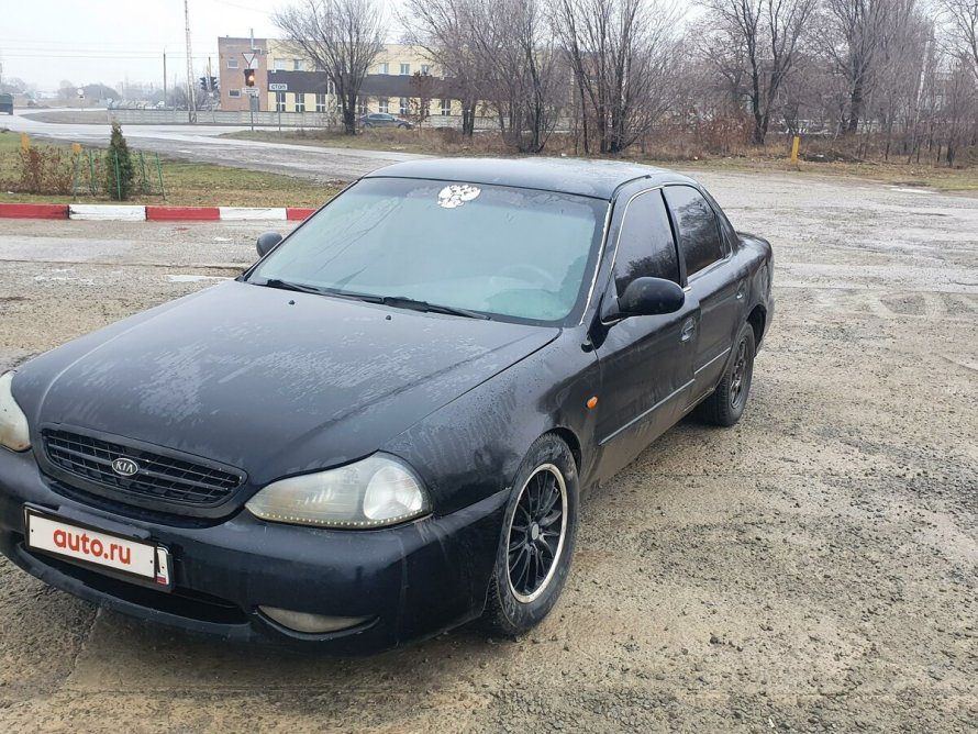 Черный японский седан 2000
