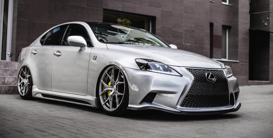 Бампер Лексус is 250 f Sport