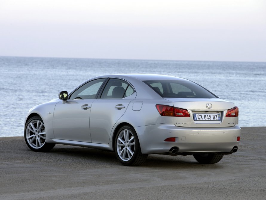 Lexus is 250 2005