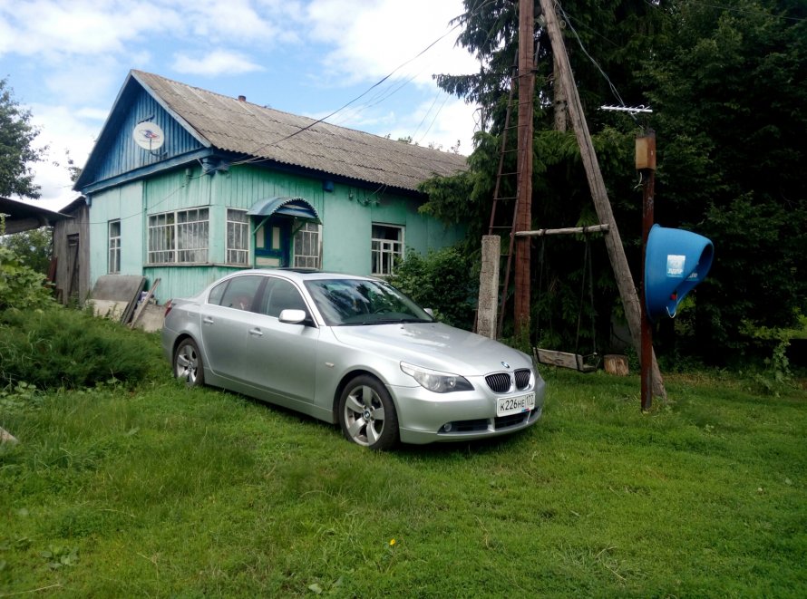 БМВ В деревне машина