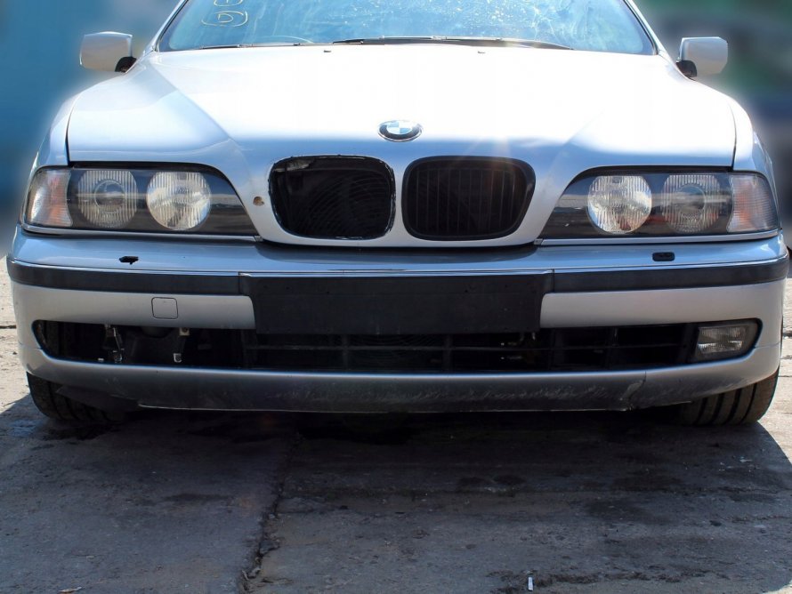 BMW e60 передний бампер