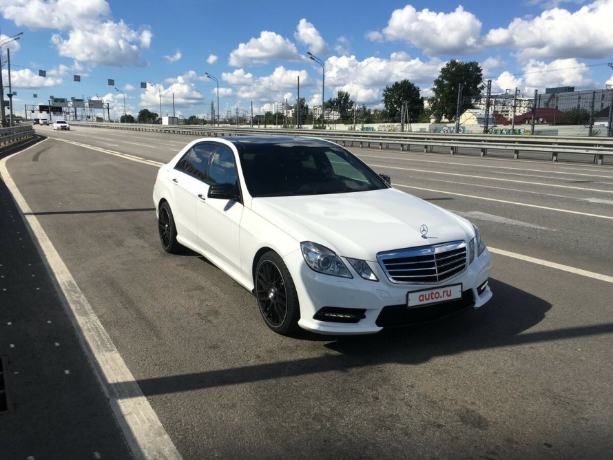 Mercedes e class w212 белый