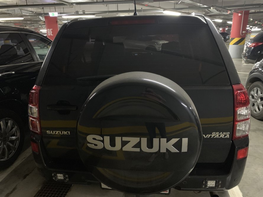 Suzuki Grand Vitara сзади