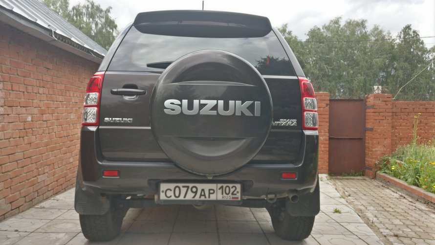 Suzuki Grand Vitara сзади