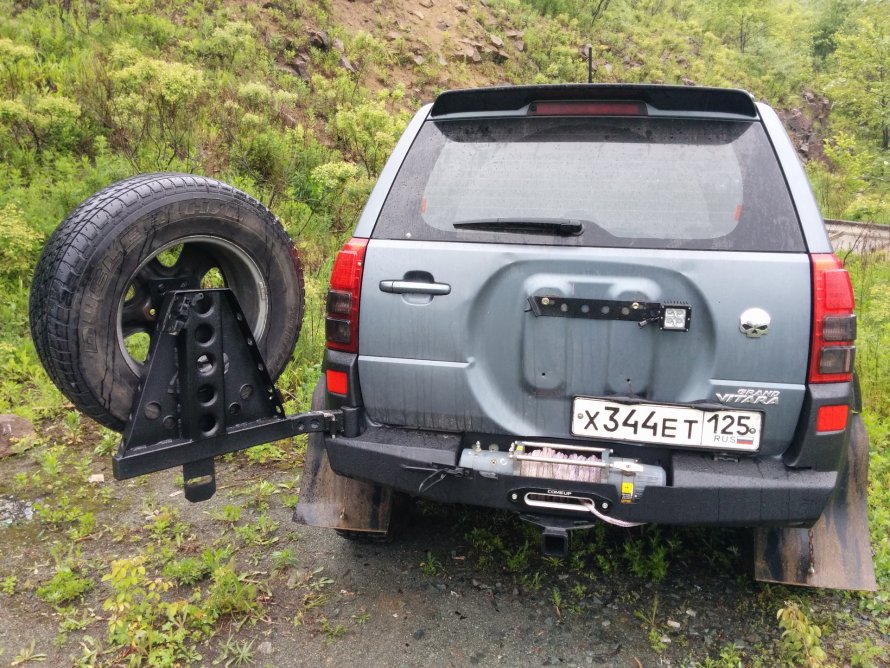 Suzuki Grand Vitara крепление запасного колеса