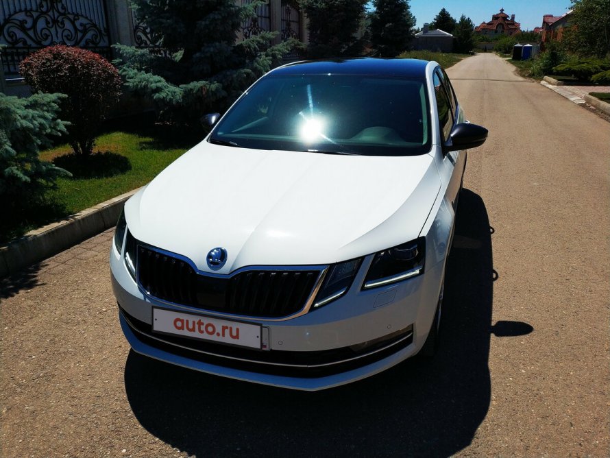 Skoda Octavia a7 Рестайлинг белая
