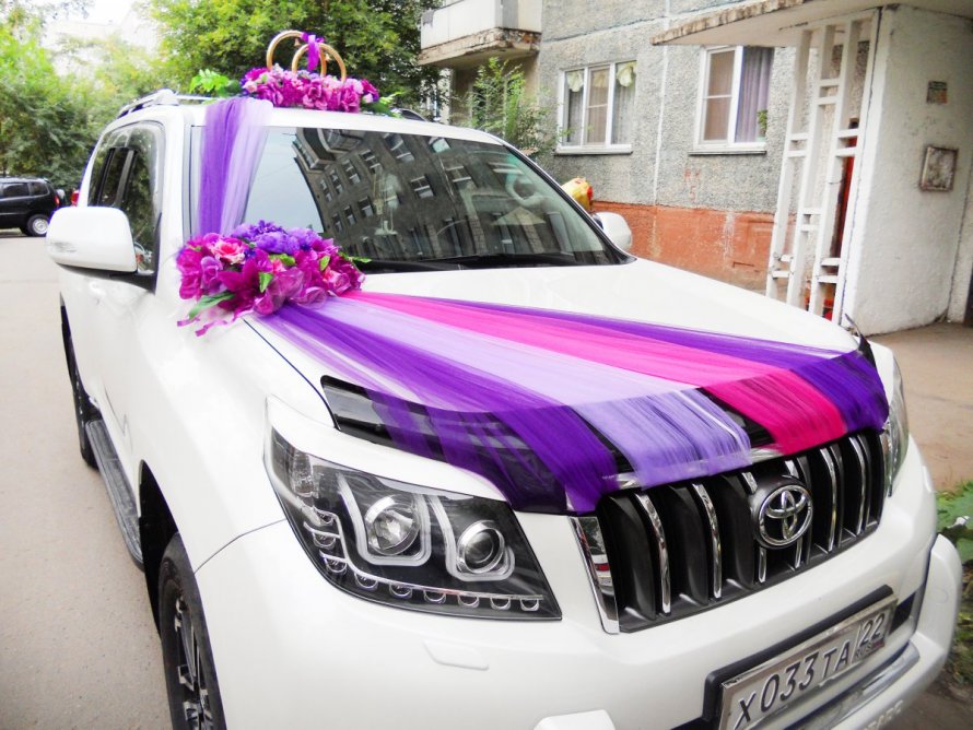 Украшение авто на свадьбу лентами
