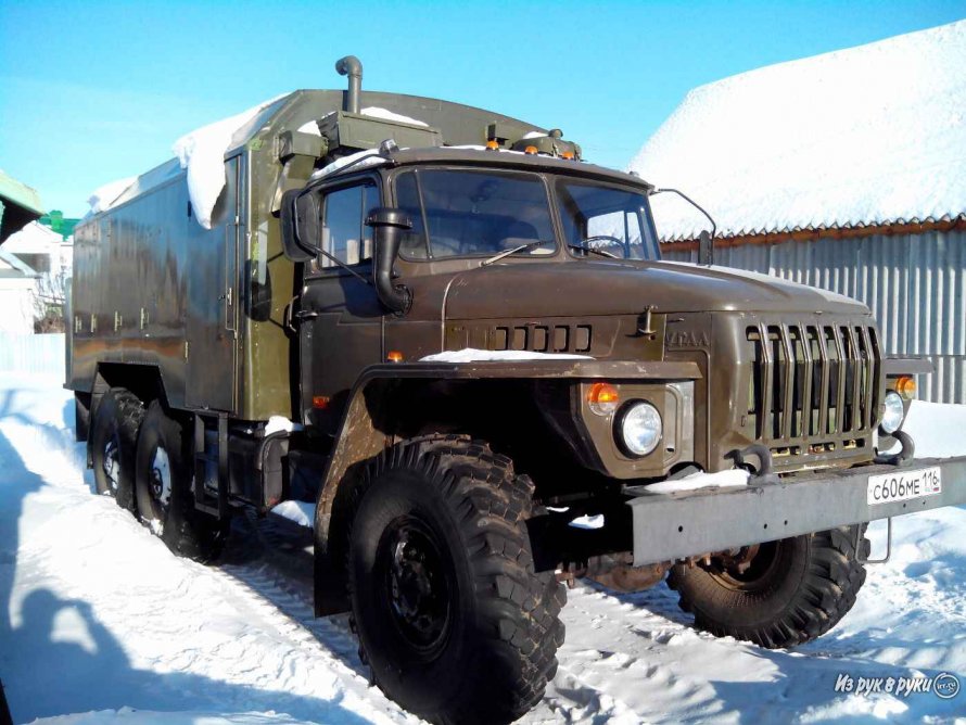 Грузовик Урал 4320 с кунгом