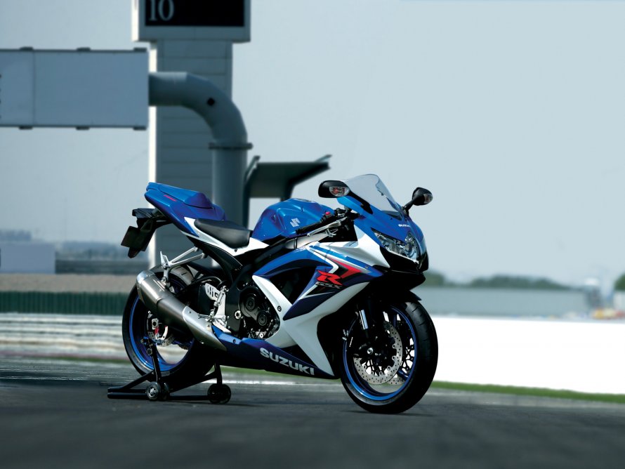 Suzuki GSXR 750 k8