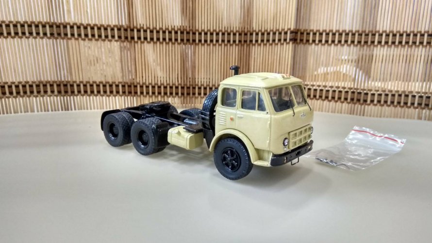 МАЗ 515 седельный тягач