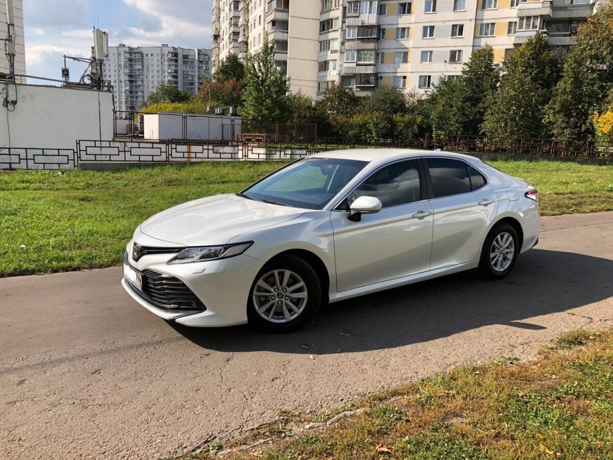 Toyota Camry xv70 белая