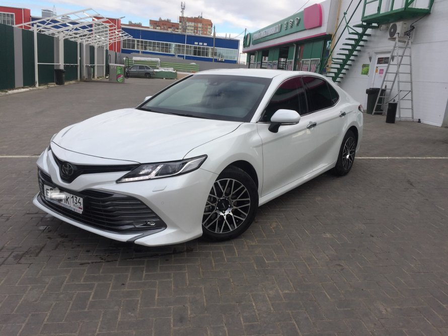 Toyota Camry 2018 белый перламутр