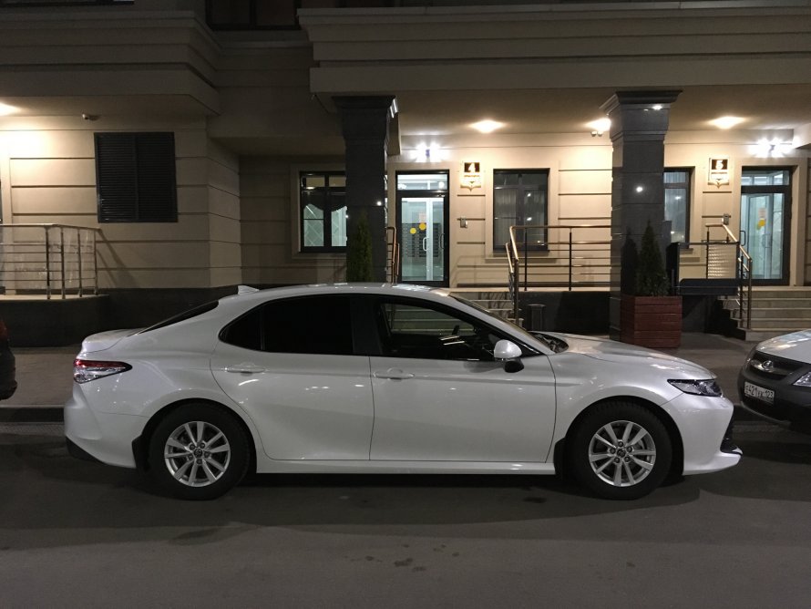 Toyota Camry 70 белый перламутр