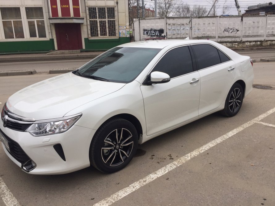 Тойота Камри 50 белый жемчуг