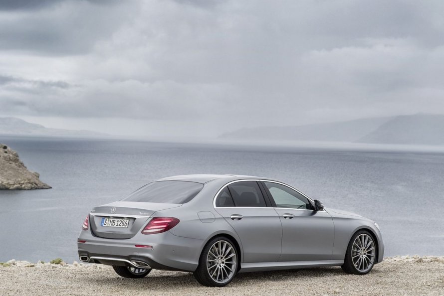 Mercedes w213 белый