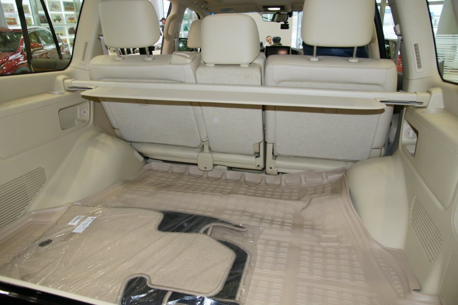 Шторка багажника Land Cruiser 200
