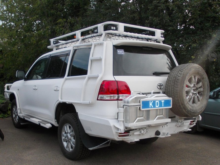 Кронштейн запасного колеса Toyota Land Cruiser 200