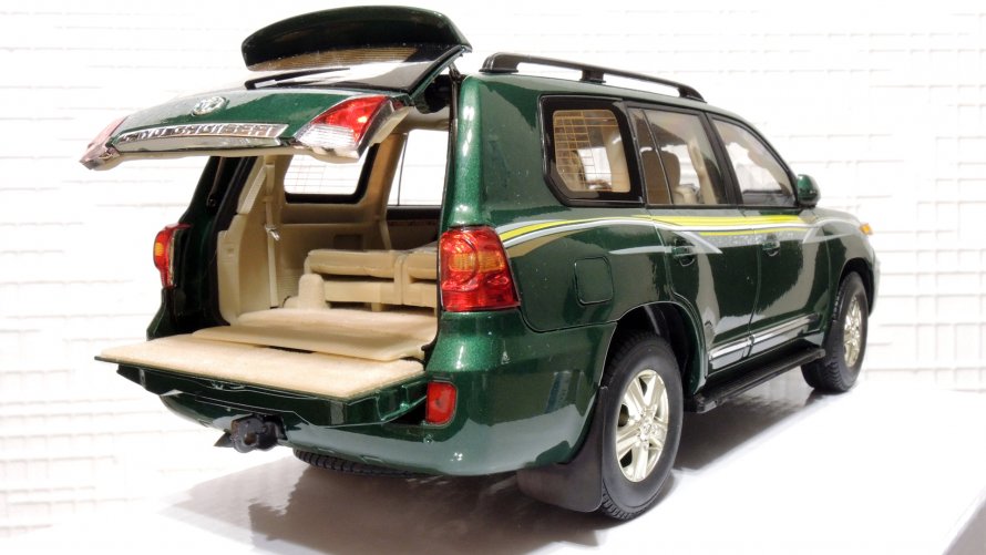 Toyota Land Cruiser 1 18