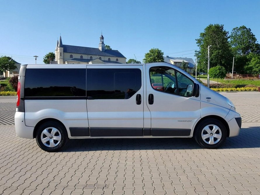 Микроавтобус Renault Trafic