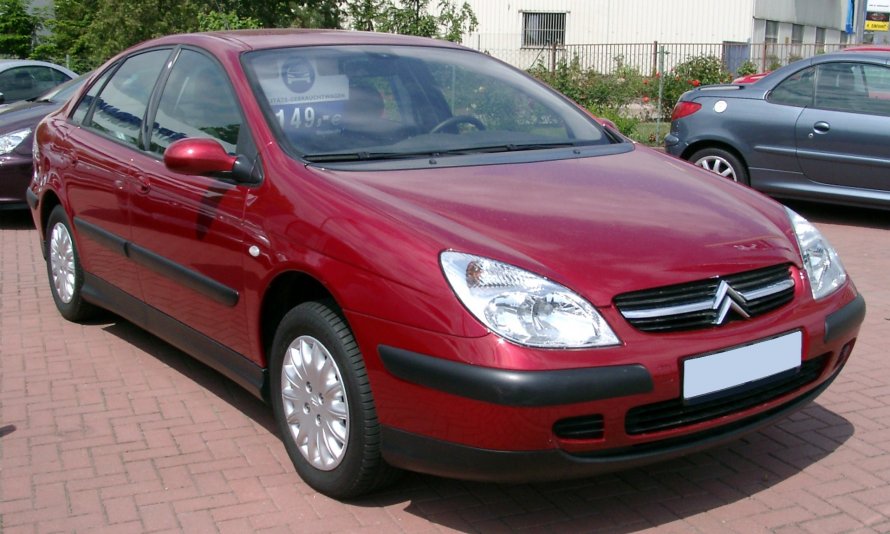 Красный Citroen с5 2003