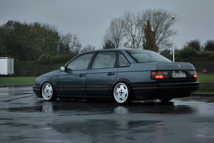 Volkswagen Passat b3 sedan stance