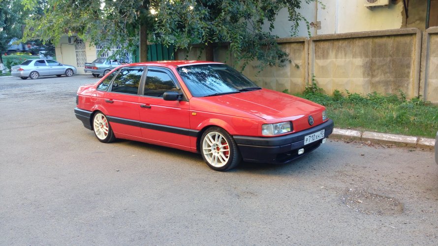Passat b3 красный