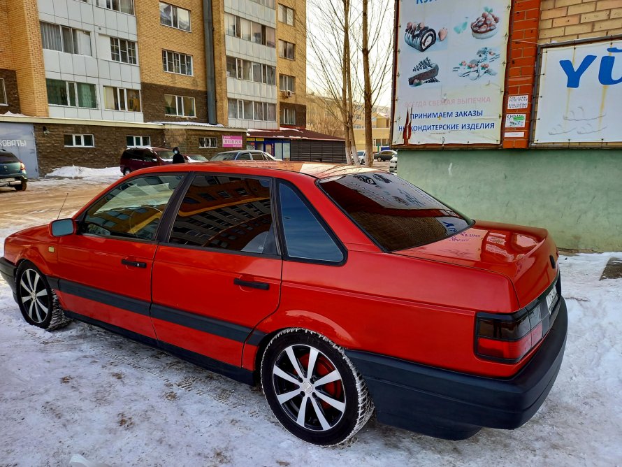 Чёрно красный Пассат б 3