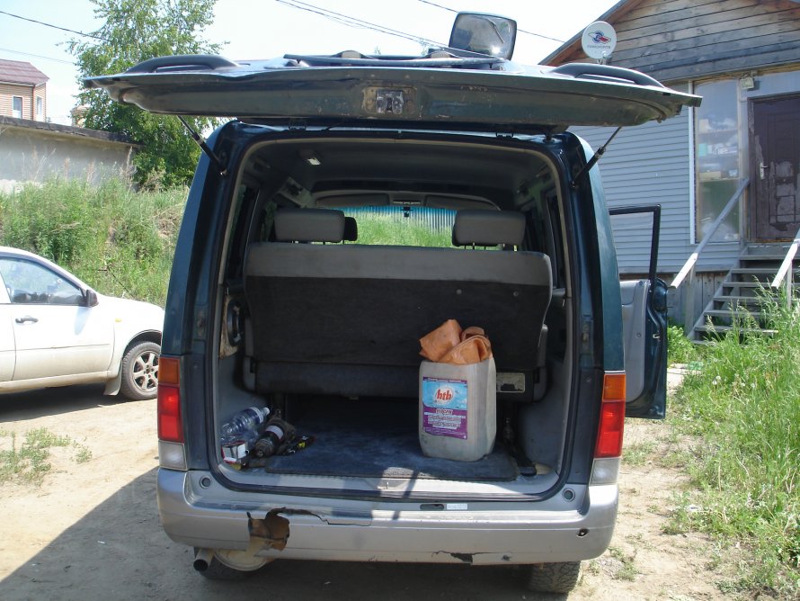 Mazda Bongo Friendee люк