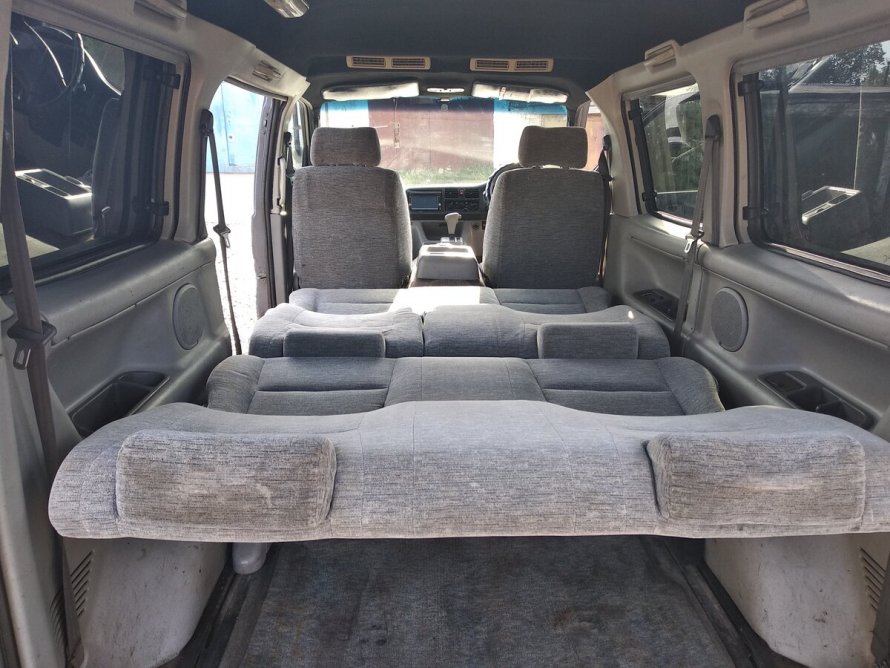 Mazda Bongo 2005 салон