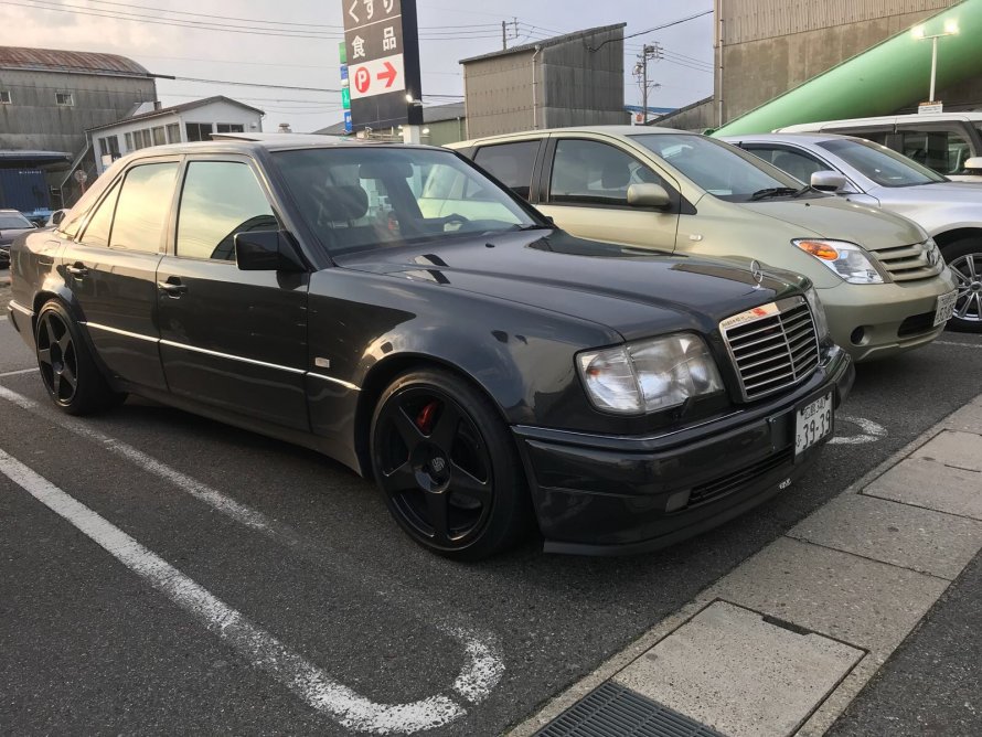 Мерседес-Бенц 124 АМГ е500
