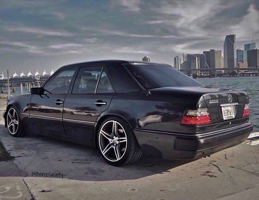 Мерседес Бенц w124 e500