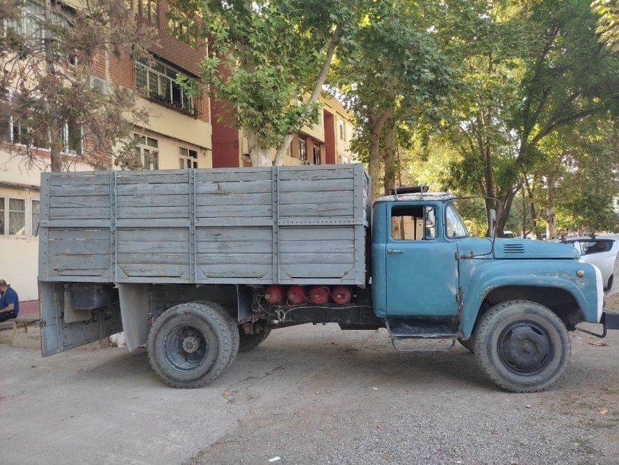 Грузовик ЗИЛ 138