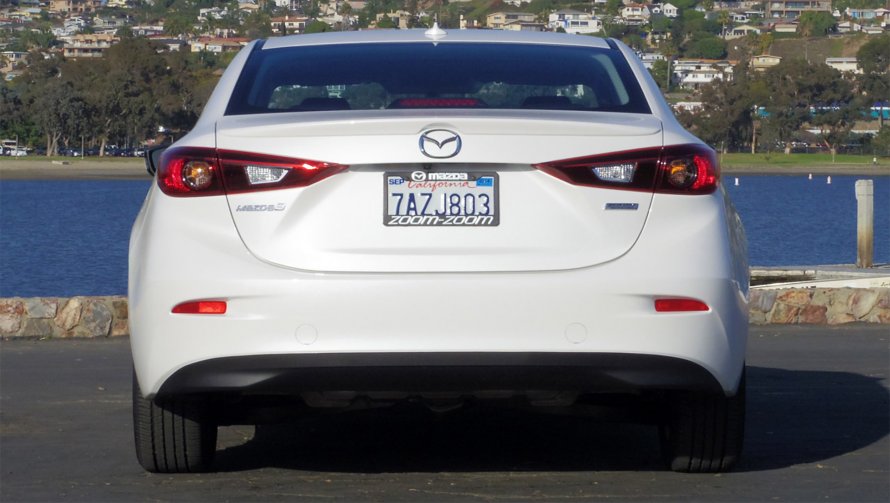 Mazda 3 седан зад 2015