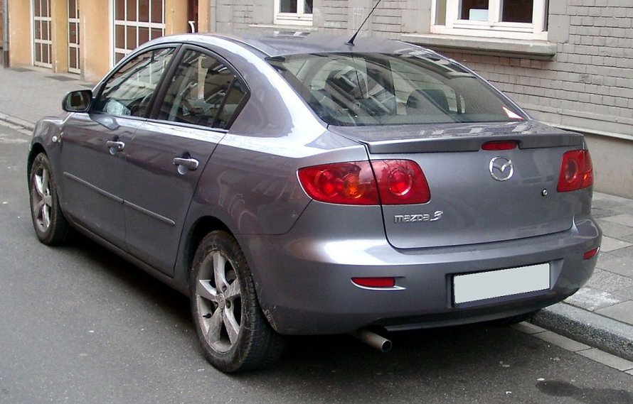 Мазда 3 2008 сзади седан