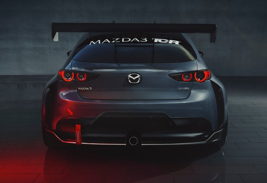 Mazda 3 2020 сзади