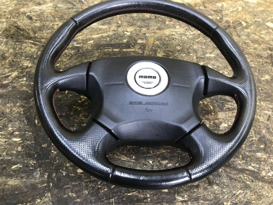 Руль Momo Subaru