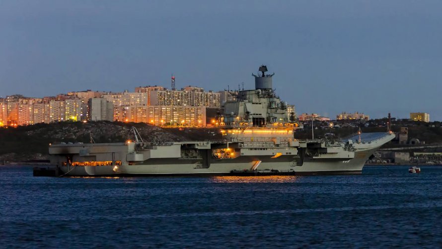 Корабль Адмирал Кузнецов в Североморске