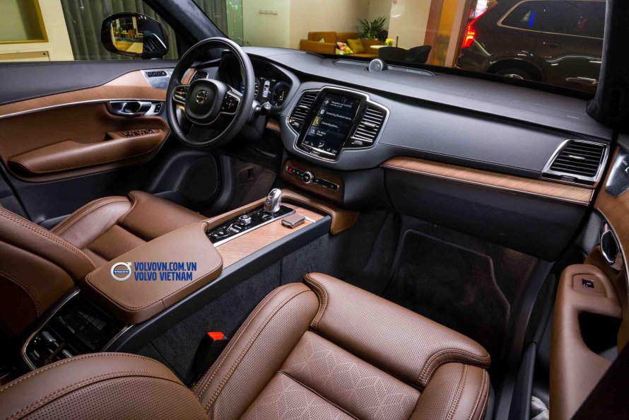 Коричневый салон Вольво xc90