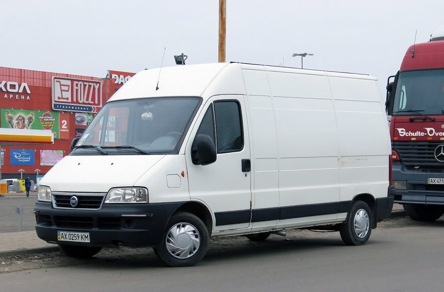 Белый Fiat Ducato 244
