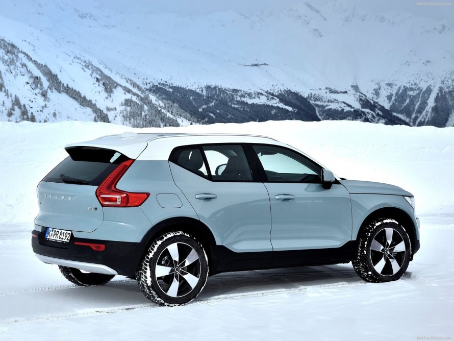 Volvo cx40 черный